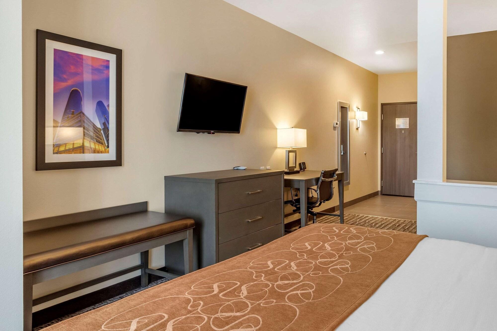 Comfort Suites Near Sam Houston Race Park Exterior photo