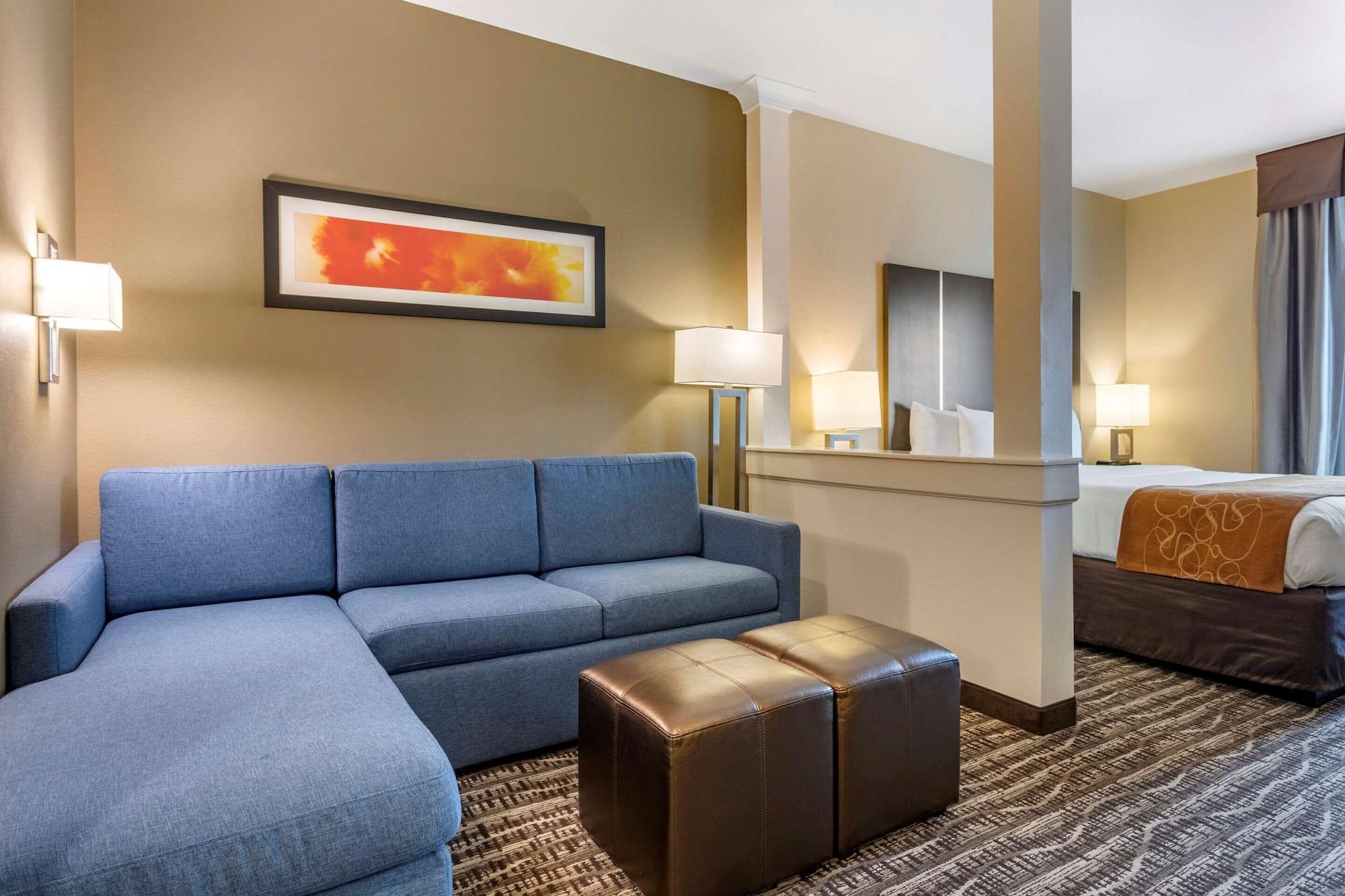 Comfort Suites Near Sam Houston Race Park Exterior photo